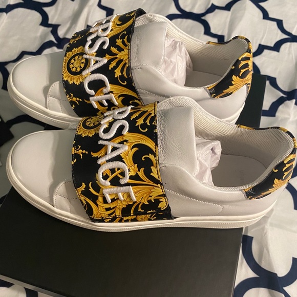 Young Versace Baroque Logo Sneakers - Picture 3 of 8
